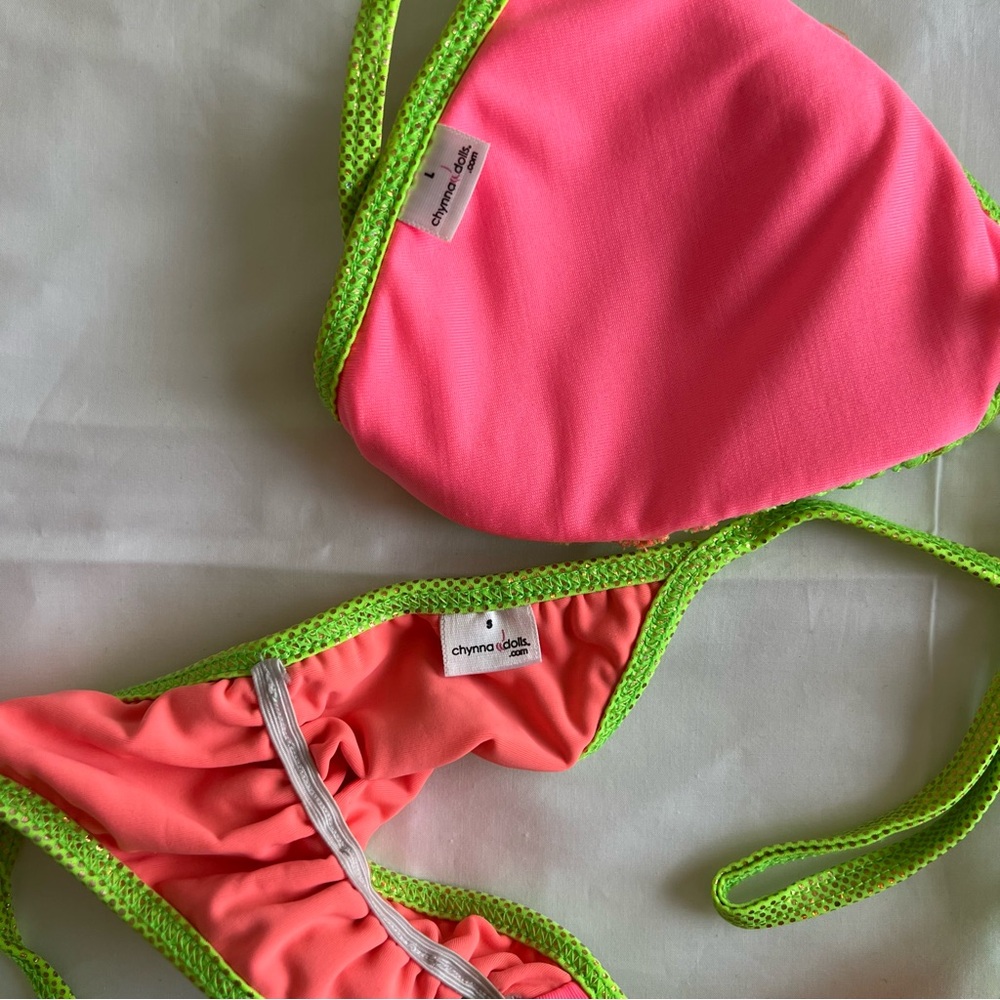 Chynna Dolls Rome: Micro Swimsuit Bikini Top & Bottom Set in Salmon / Neon Green - Picture 5 of 5